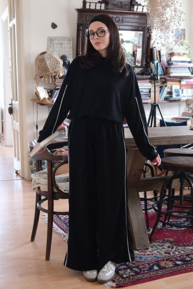 Black Oysho Piped Set