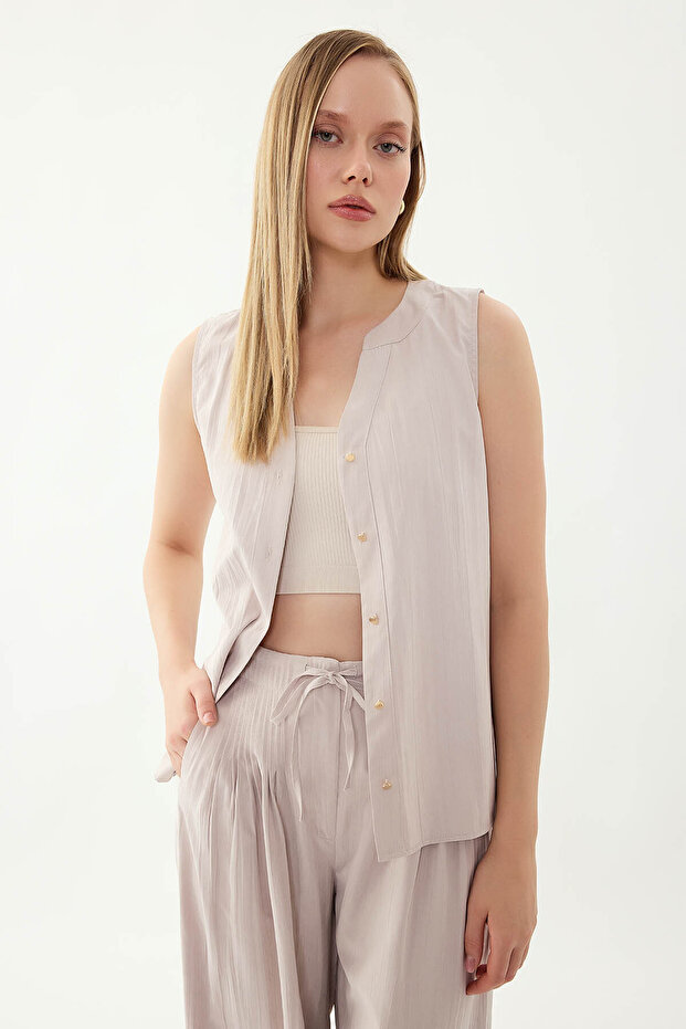Zero Sleeve Button Front Blouse - 5