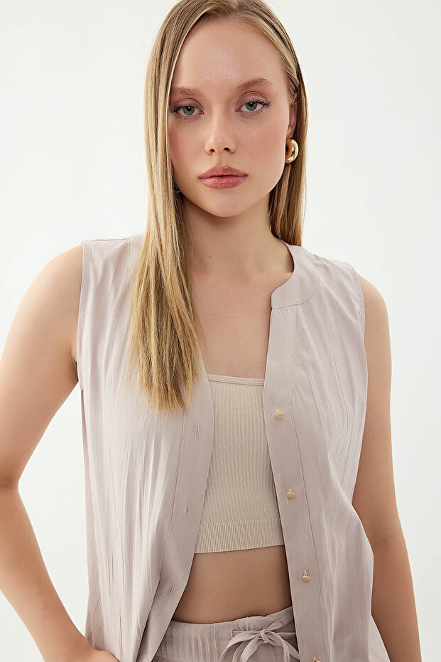 Zero Sleeve Button Front Blouse - 6