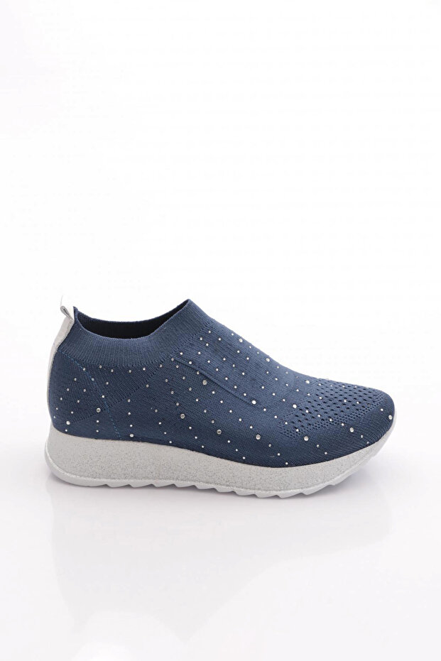 717 Women's Stone Embroidery Comfort Sneaker Shoes