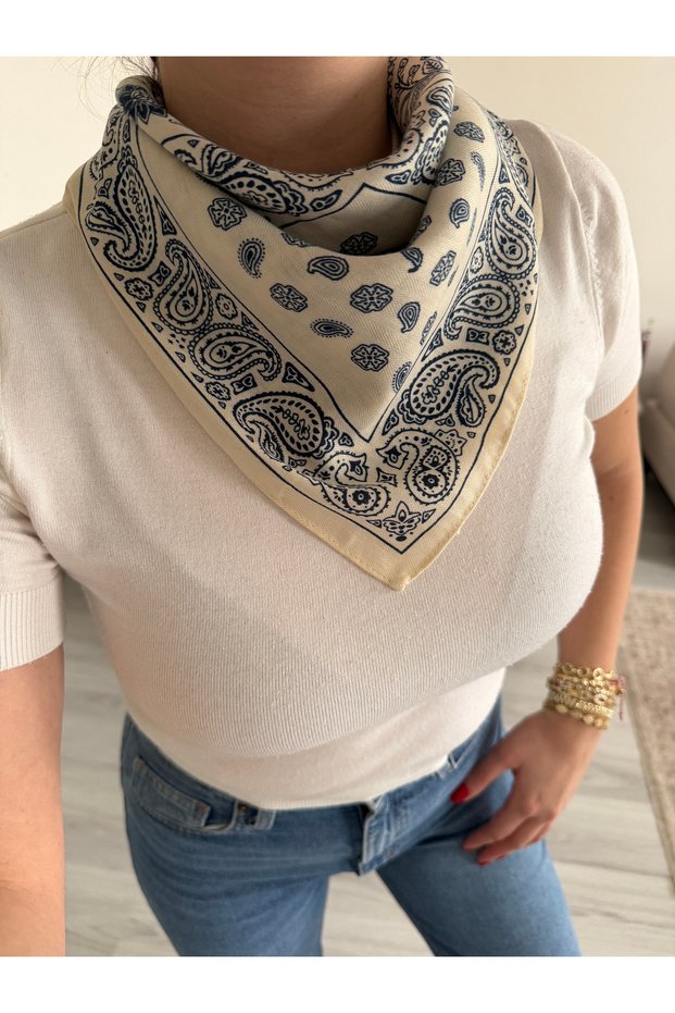 Soft Textured Women's Scarf - Cream & Navy Blue