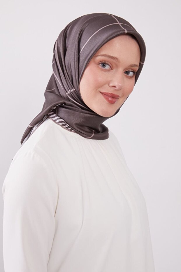 Striped Pattern Sparkling Crystal Scarf