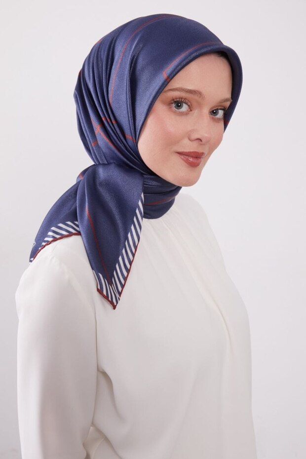 وشاح كريستالي لامع بنمط مخطط - 3