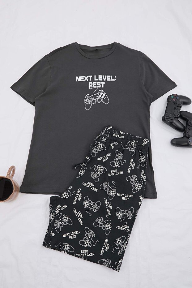 Gri - Antrasit Game Temalı %100 Pamuk Regular Yazlık Örme Pijama Takımı TMNSS26PT00040 - 4