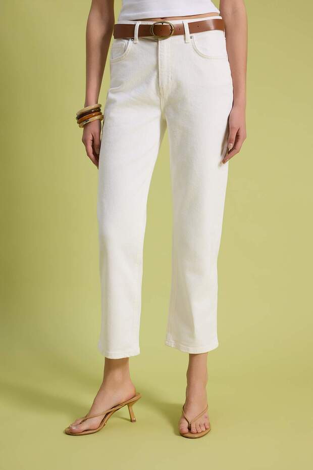 Beyaz Kemerli Yüksek Bel Düz Kesim Az Esnek Straight Jeans TWOSS26JE00324 - 3