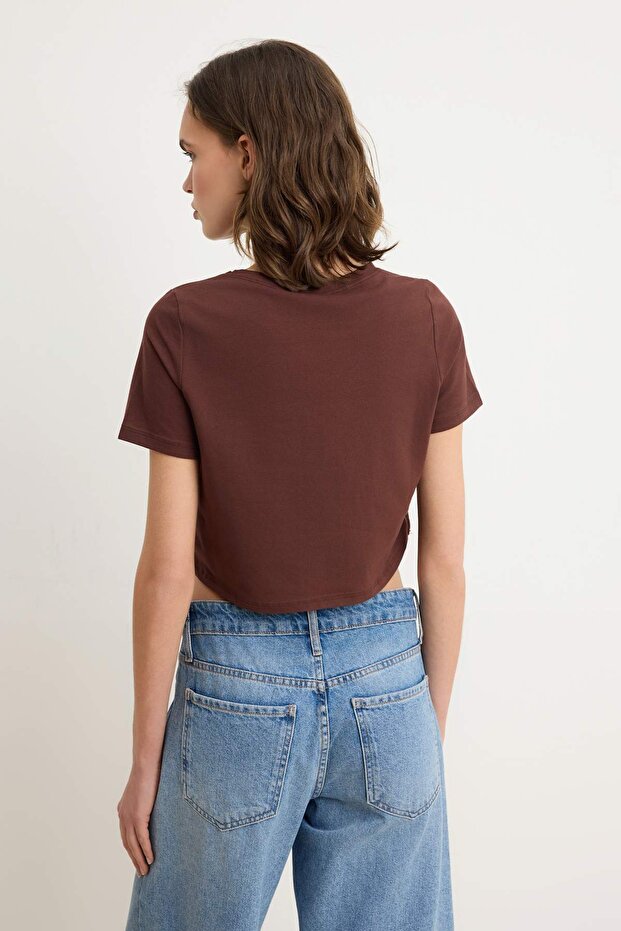 Kahverengi Regular/Normal Kalıp Kısa Kollu Dantelli Tok %100 Pamuk Örme T-shirt TWOSS26TS00224 - 4