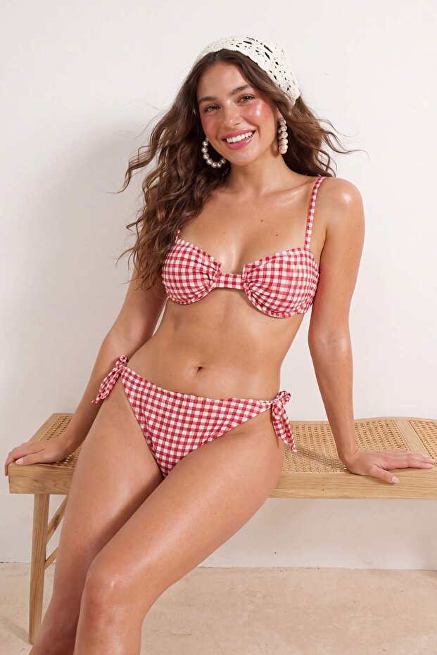 Kırmızı Pötikareli Dokulu Balconette Kaplı Bikini Üstü TBESS22BU0072 - 2