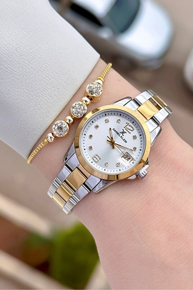 Gold Metallic Color 2 Years Warranty 28 mm Women's Wristwatch