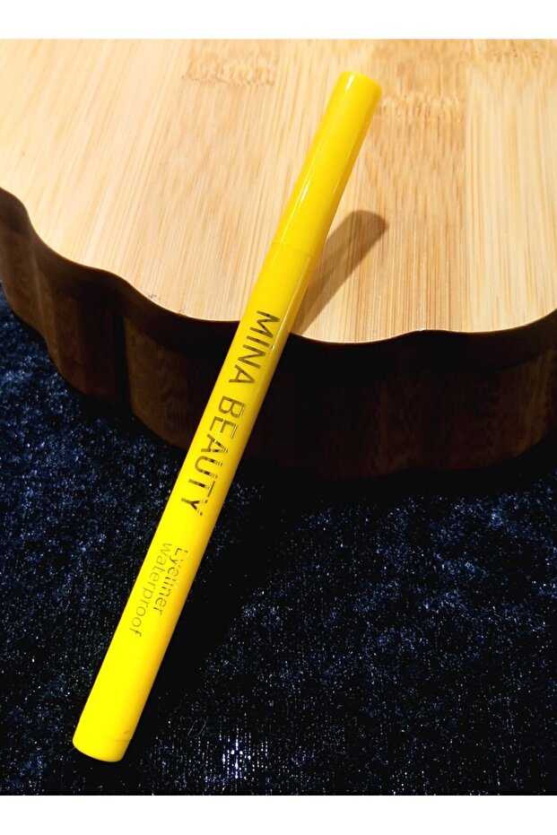 Luxurious Glamorous Yellow Eyeliner