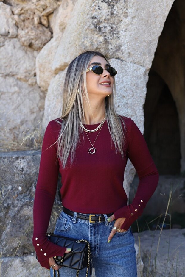 Burgundy standard size pullover with drop sleeves