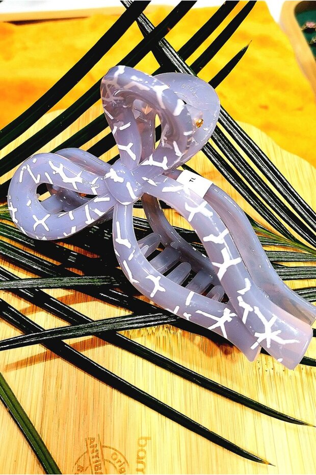 Luxurious Figured Pinch Buckle