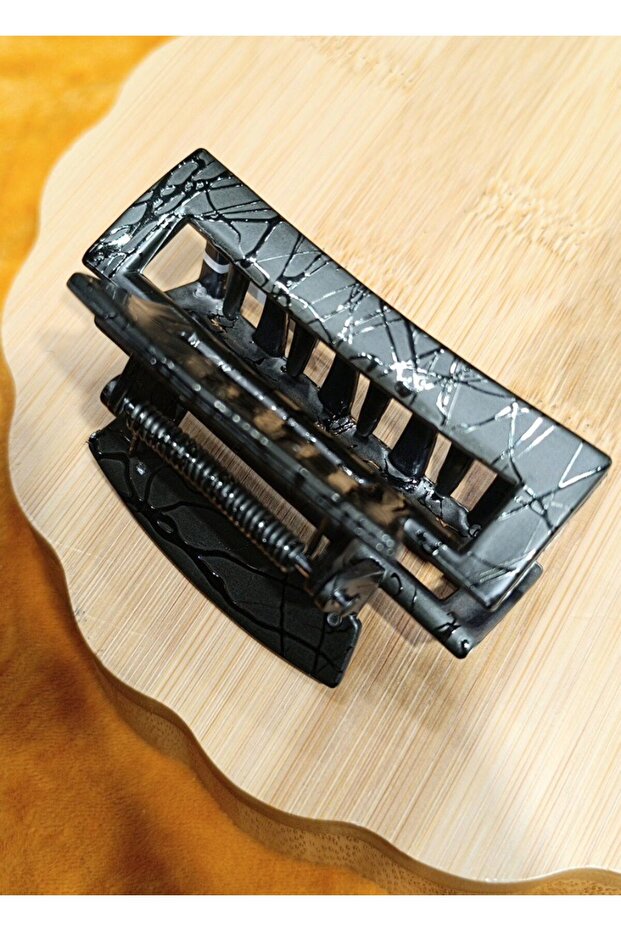 Luxurious Figured Latch Buckle