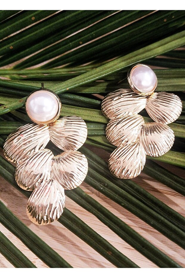 Gold Luxury Figured Showy Earrings