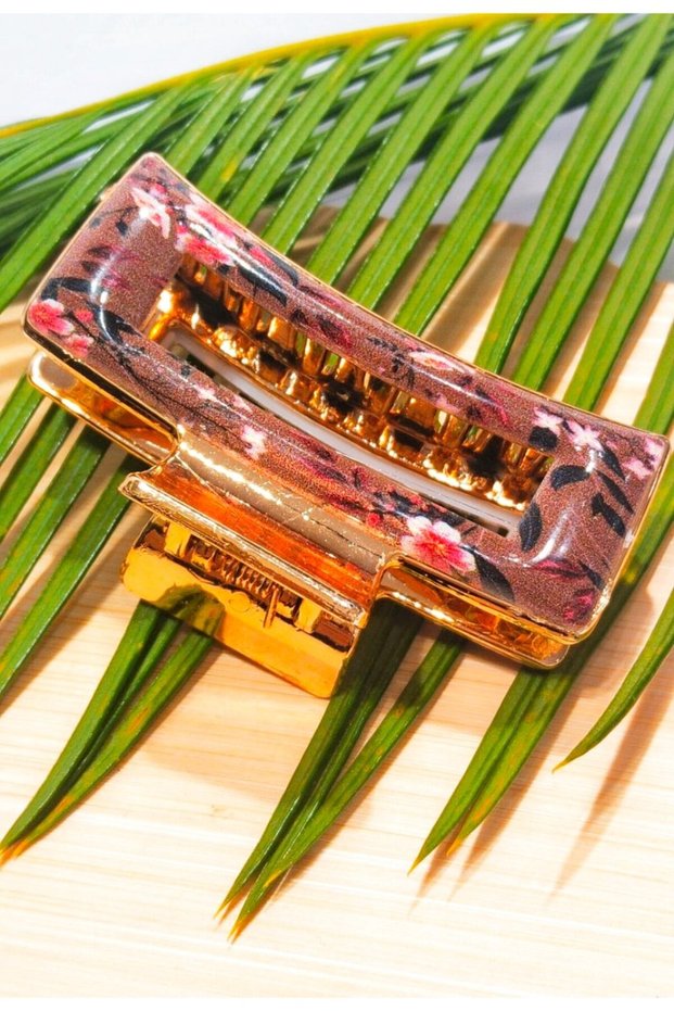 Luxurious and Flamboyant Colored Clasp