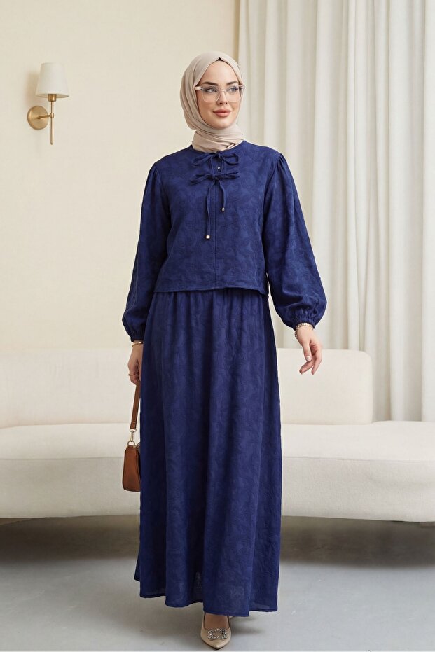 Jacquard suit with elasticated sleeves, tie collar and skirt - navy