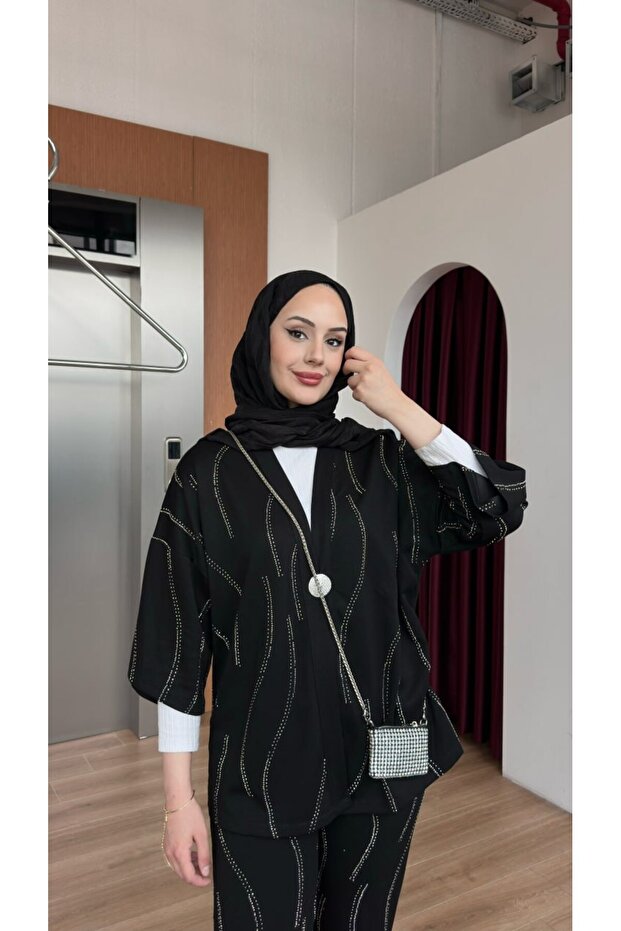 مجموعة كيمونو مرصعة بالأحجار