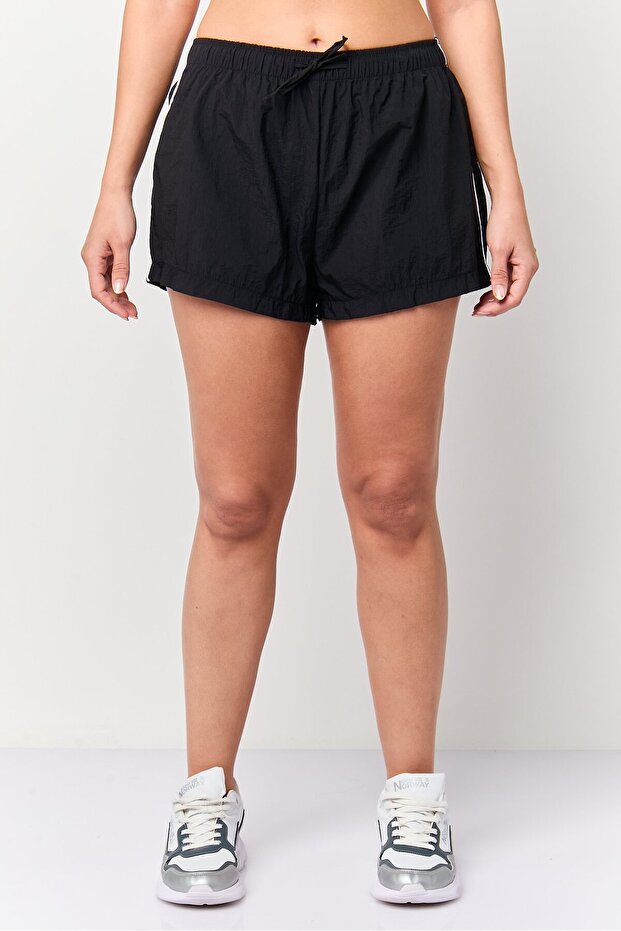 Women Solid Basic Shorts, Black