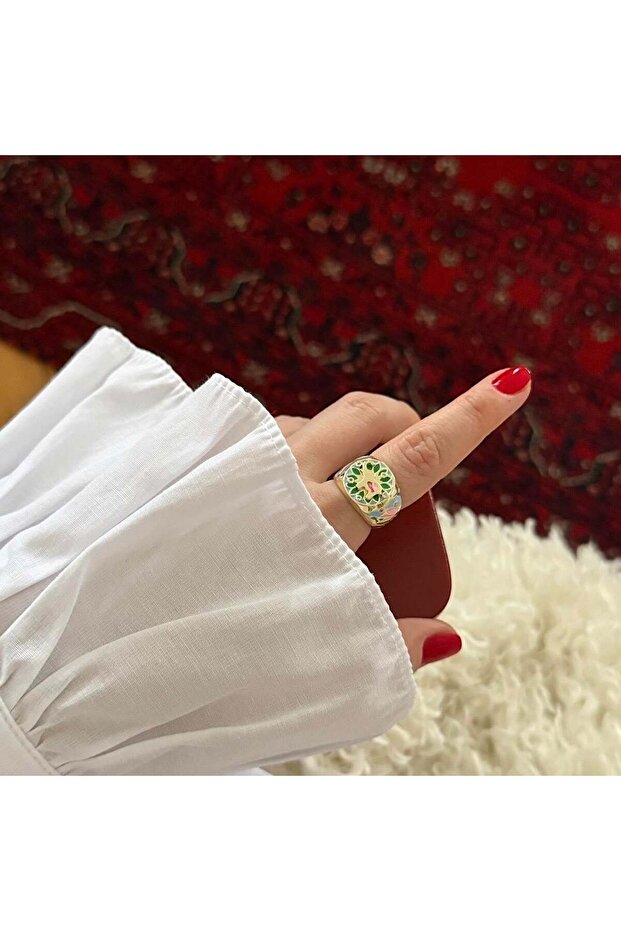 خاتم على شكل فيل مطلي بالمينا باللون الذهبي