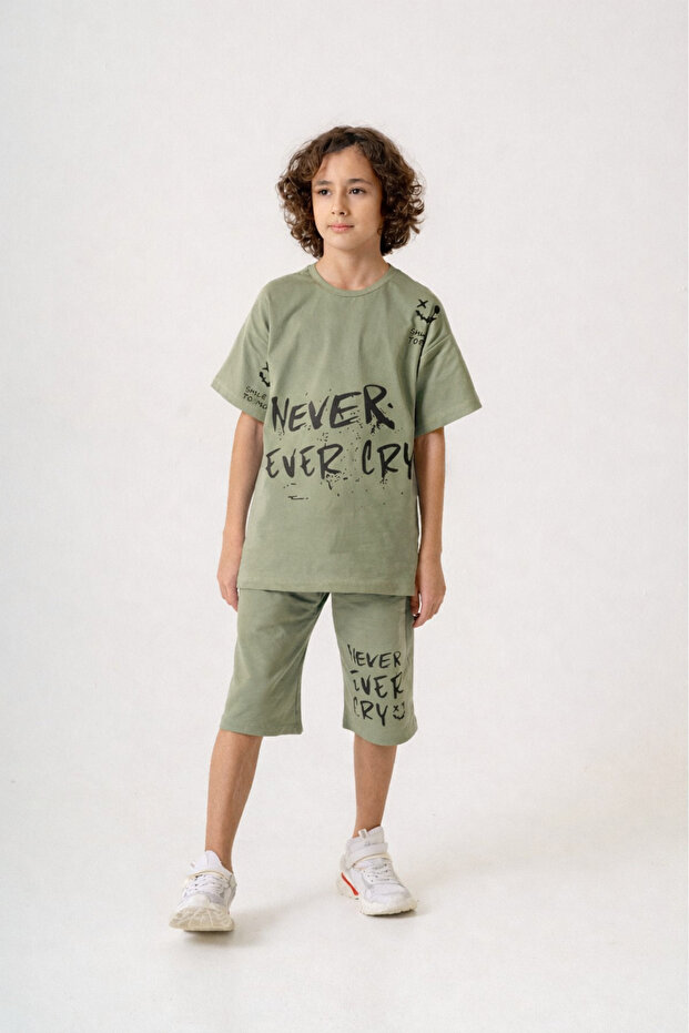 258-04-25 طقم شورت رجالي مطبوع عليه Never Ever Cry للأعمار من 9 إلى 12 سنة