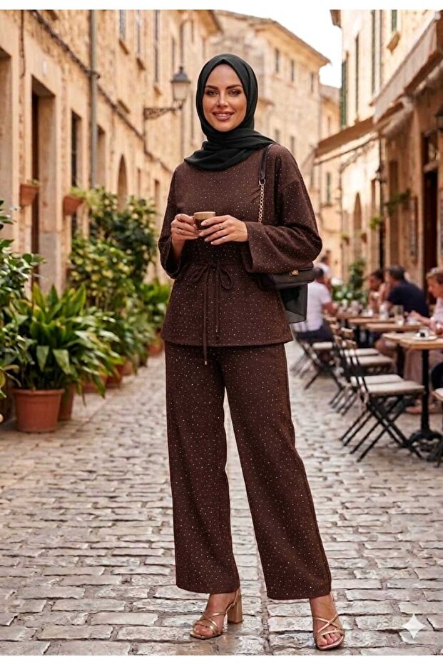 طقم MORE من قطعتين مزين بالأحجار