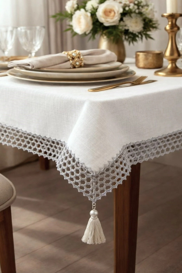 مفرش طاولة أنيق بنمط دانتيل على الحواف 160 × 220