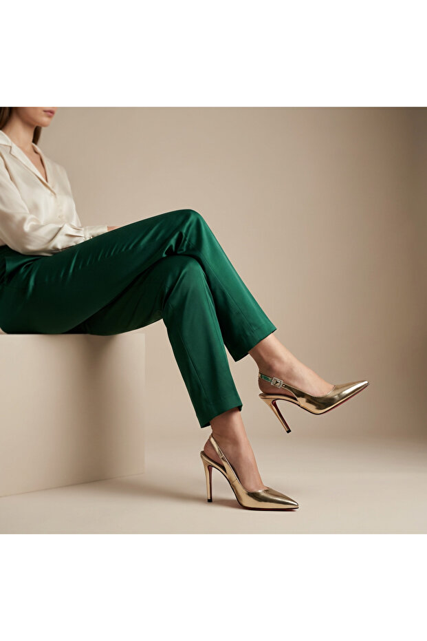 Imperra Stone Buckle Detailed Patent Leather Heeled Shoes