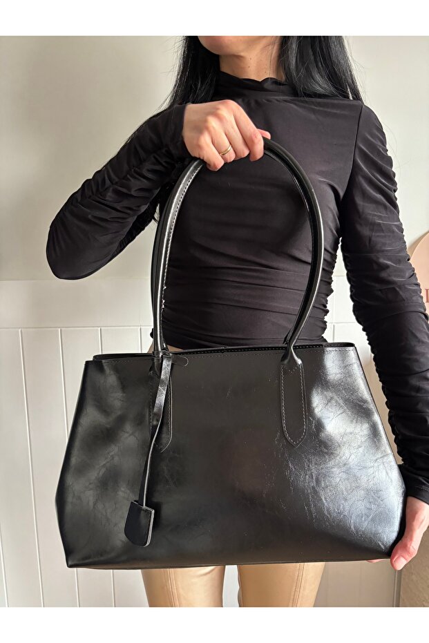 Women's Black Eda Model Shiny Leather Shoulder Bag with Accessory Detail - Zippered