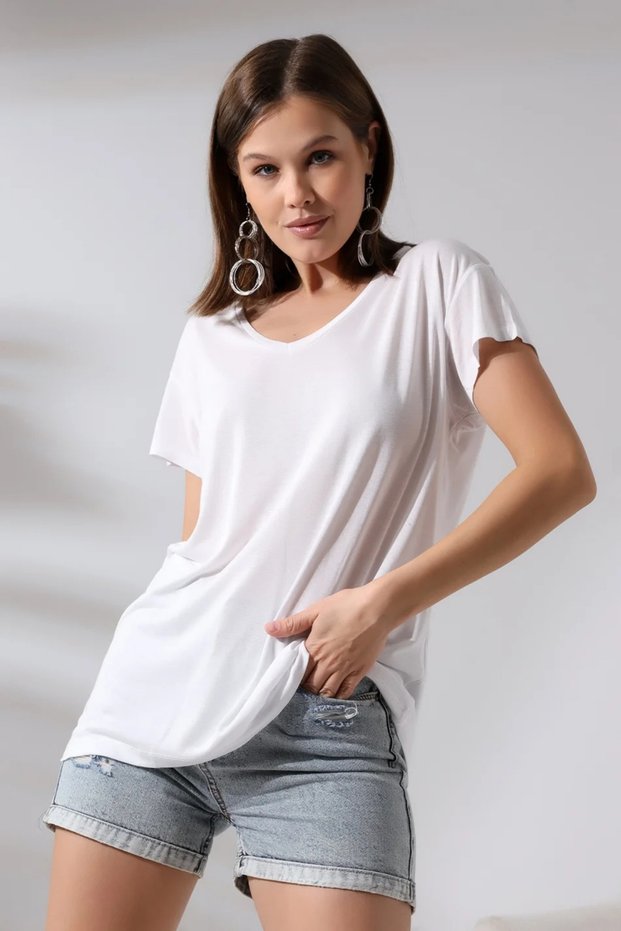 Women's T-Shirt - Loose Fit V-Neck Short Sleeve T-Shirt
