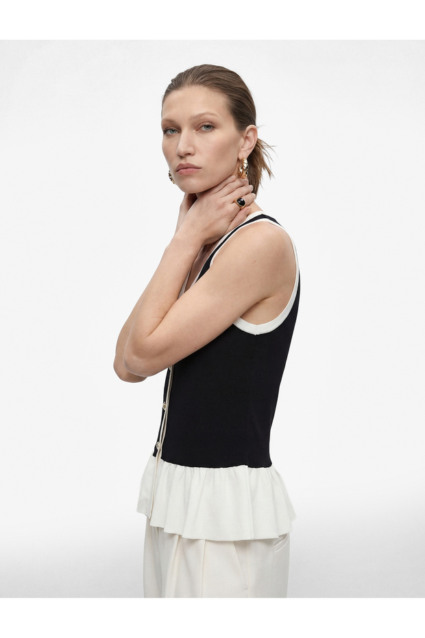 Color Contrast Crepe Scuba Fabric Sleeveless Buttoned V-Neck Ruffle Peplum Blouse