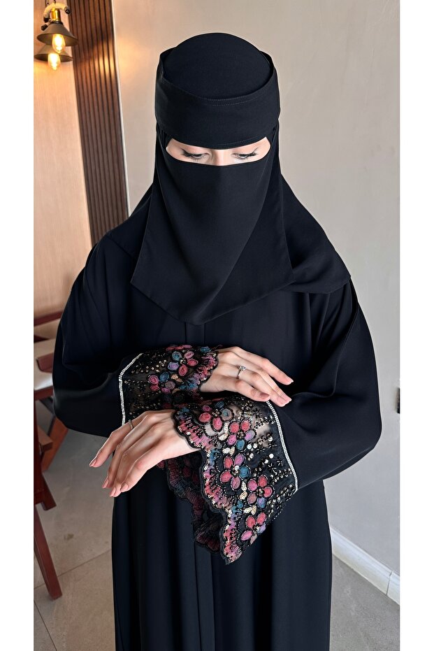 عباية بتصميم انيق لدوام والطلعات نص كلوش بقماش انترنت ملكي من