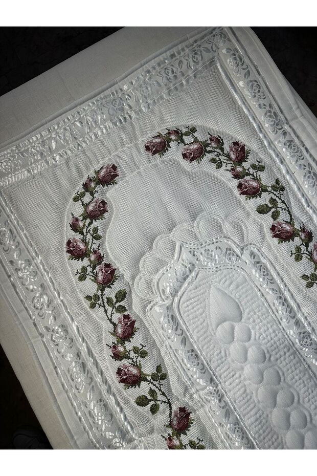 Tulip Patterned Machine-Made Single Prayer Mat