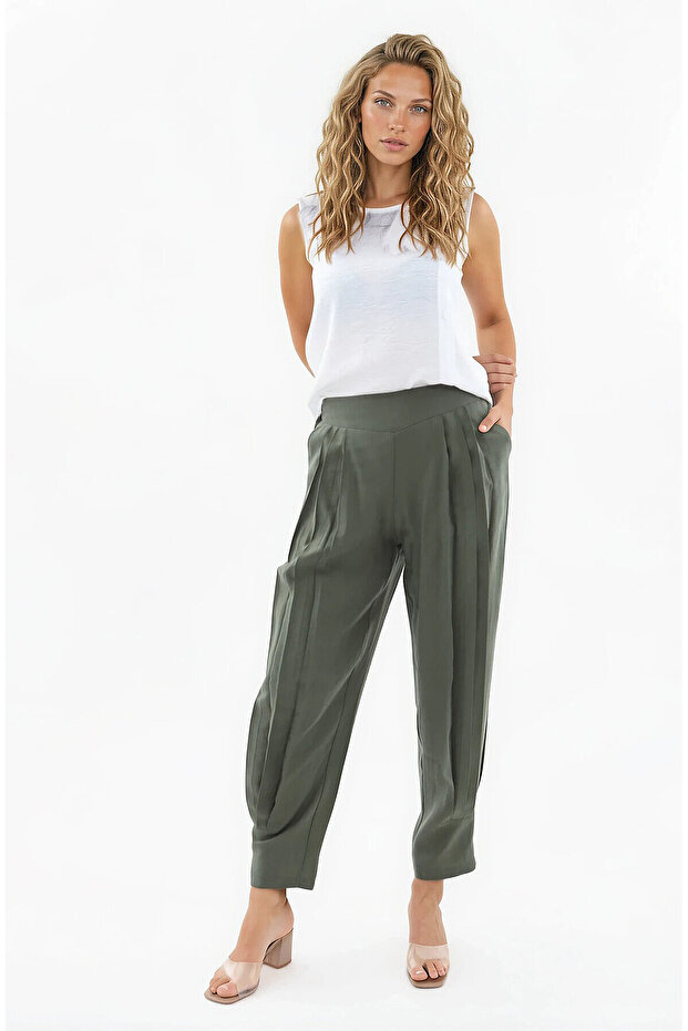 Elastic Waist Pleated Front Trousers