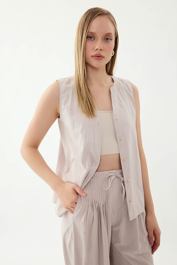 Zero Sleeve Button Front Blouse - 3