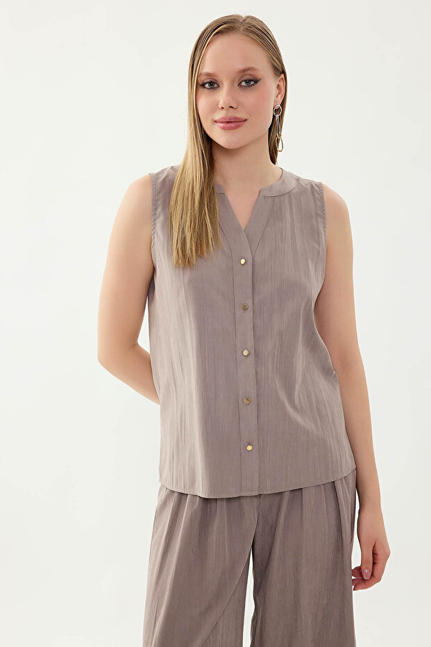 Zero Sleeve Button Front Blouse - 3