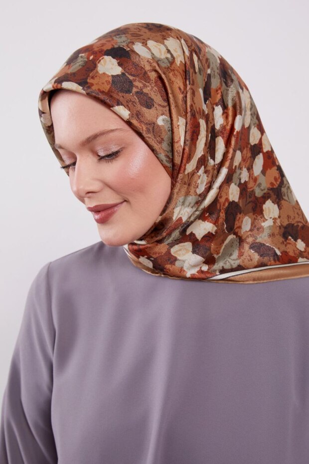 وشاح كريستالي لامع بنمط الباتيك المطلي بالزيت