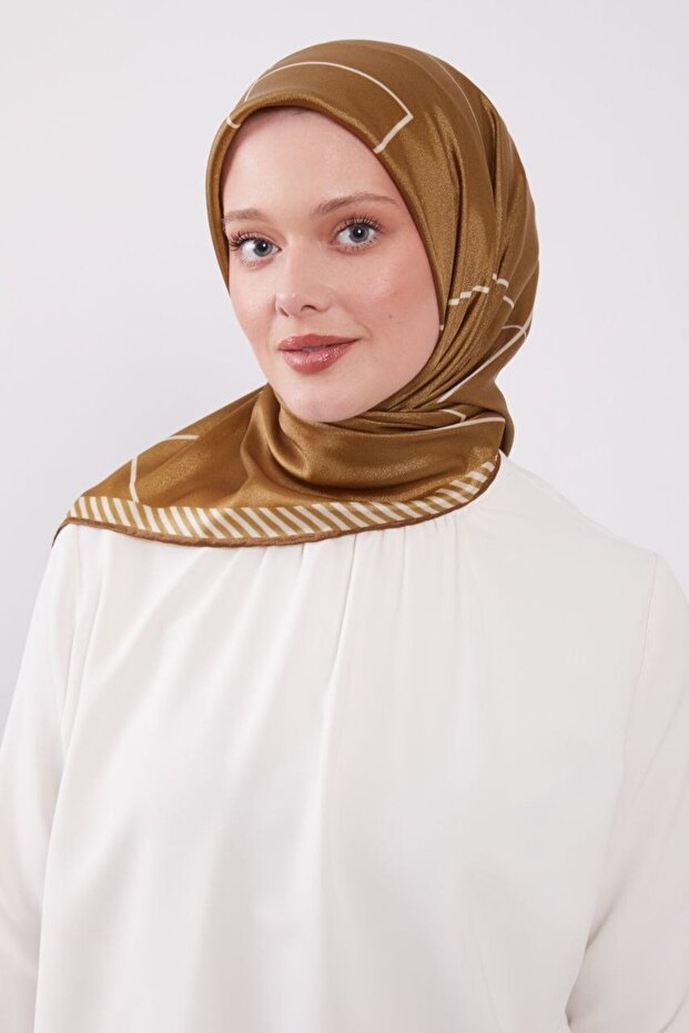 Striped Pattern Sparkling Crystal Scarf
