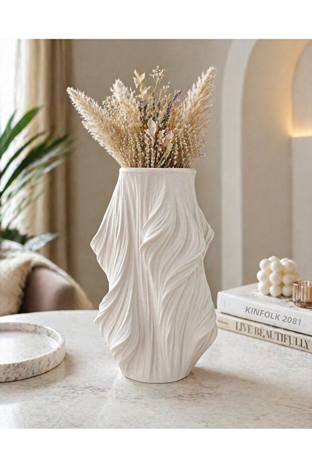 Minimalist Wave Form Vase – Modern Decorative Object