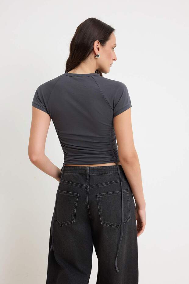 Antrasit Fitted/Vücuda Oturan Kısa Kollu Büzgülü Yumuşak Örme Bluz TWOSS26BZ00776 - 4