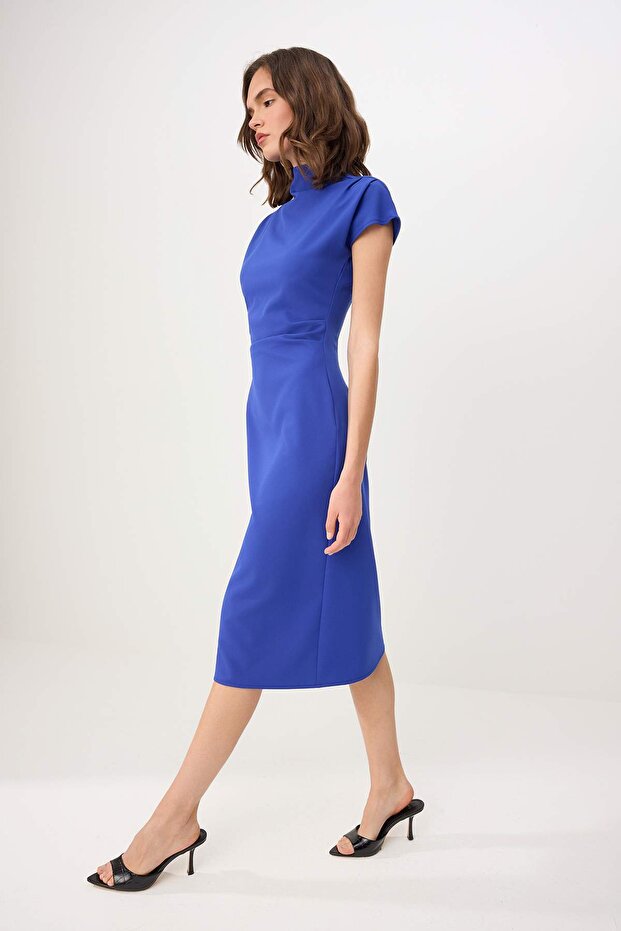 Saks Büzgü Drape Detaylı Kısa Kol Dik Yaka Midi Dokuma Elbise TWOAW25EL00393 - 2