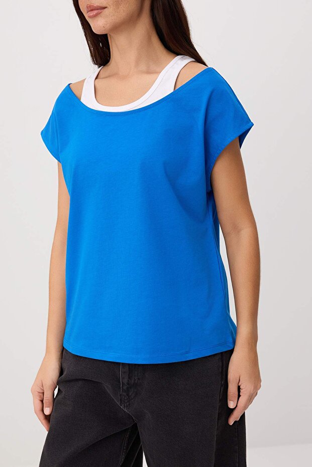 Saks Renk Bloklu Regular Kayık Yaka Düşük Kol Kısa Tok %100 Pamuk Örme T-Shirt TWOSS26TS00217 - 3