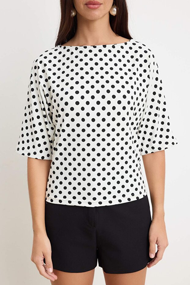 Ekru Puantiyeli Regular/Normal Kalıp Kayık Yaka Soft Touch Örme T-shirt TWOSS26TS00300 - 7