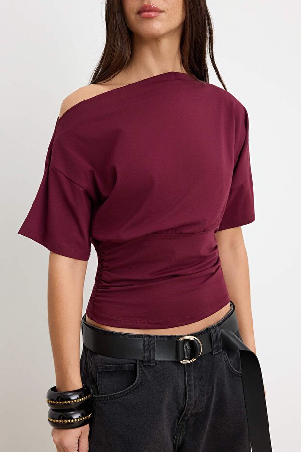 Mürdüm Fitted/Vücuda Oturan Asimetrik Yaka Büzgülü Crop/Kısa Pamuklu Esnek Örme Bluz TWOSS26BZ00337 - 3