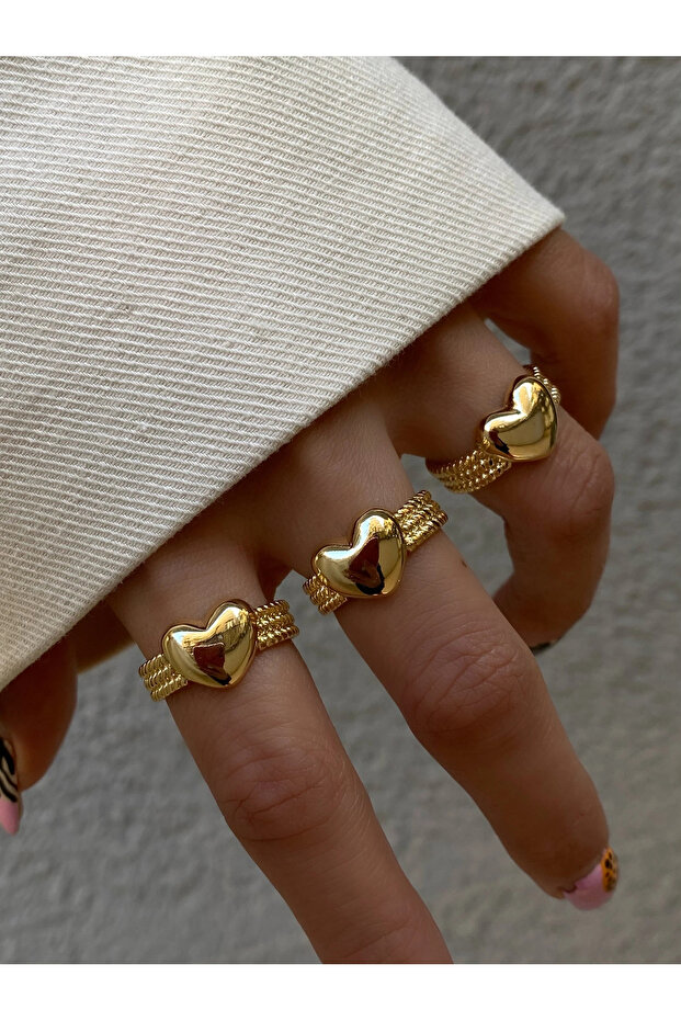 Curved Gold Heart Ring