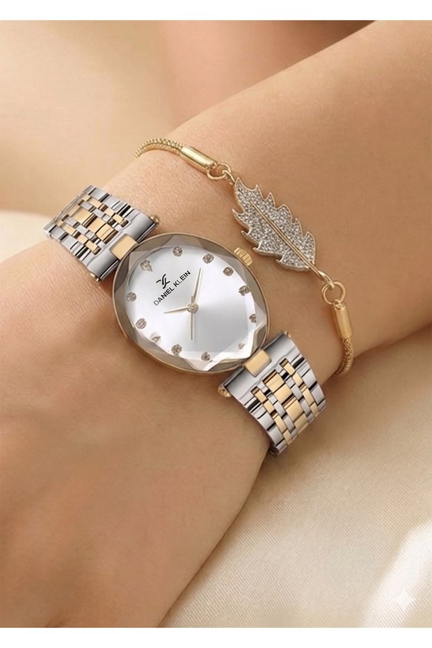 Women's Wristwatch - Two Color, Oval Stone Detailed Case, Metal Cord,