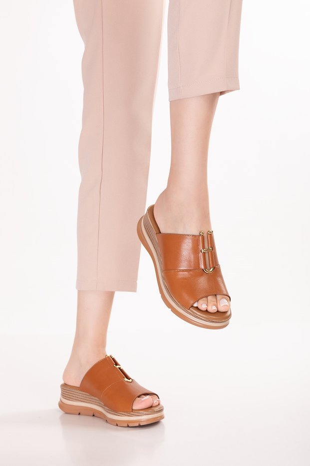 Genuine Leather Perforated Women's Daily Slippers Elnr.626 Tan