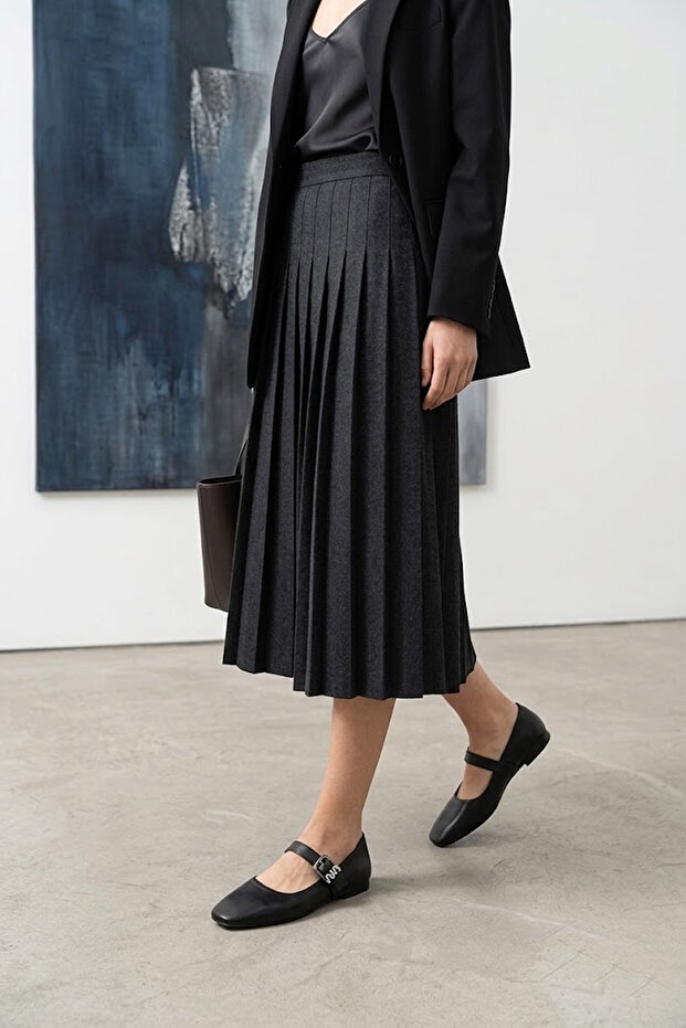 Ll2703 large size leather upper band and buckle detail black flat shoe