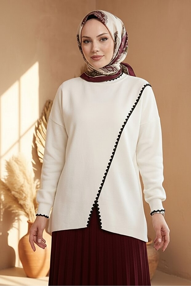 White Asymmetric Cut Knitwear Sweater 1194