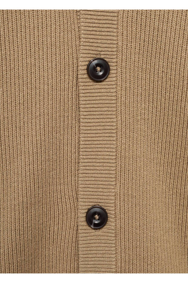 Gerippte Strickjacke mit Knöpfen - 8