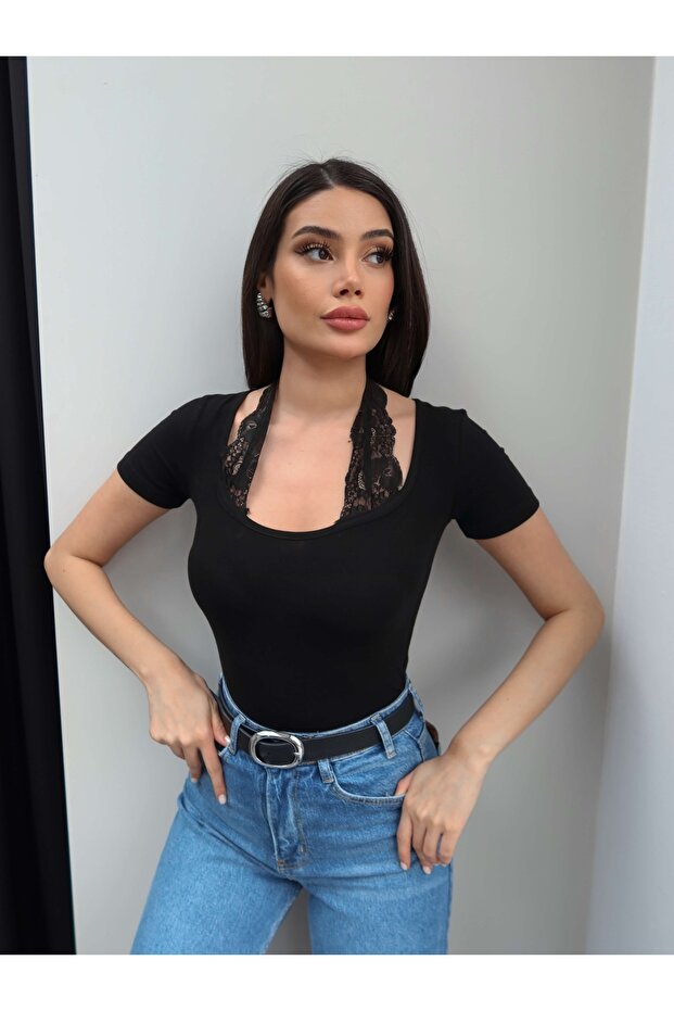 تيشيرت بياقة دانتيل