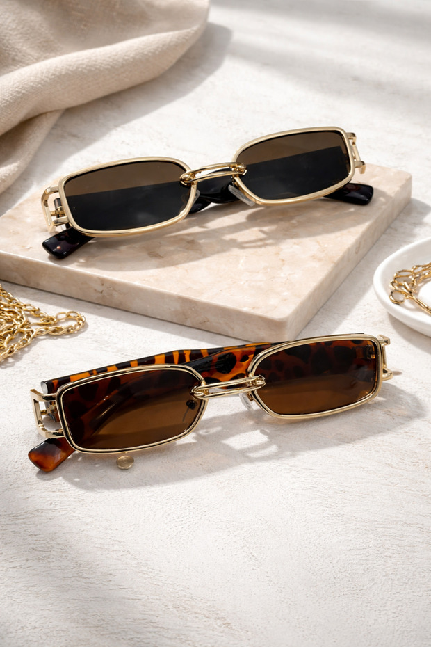 2-Piece Set of Vintage Sunglasses (Brown and Leopard Edge with Deatyl)